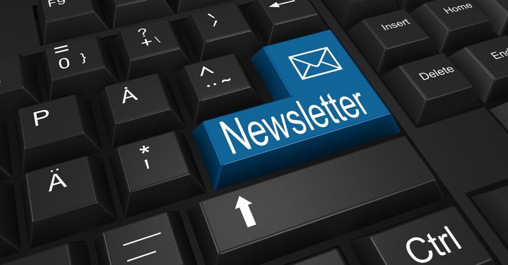Laptop radno okruzenje za email marketing i automatizaciju prodaje online kurseva